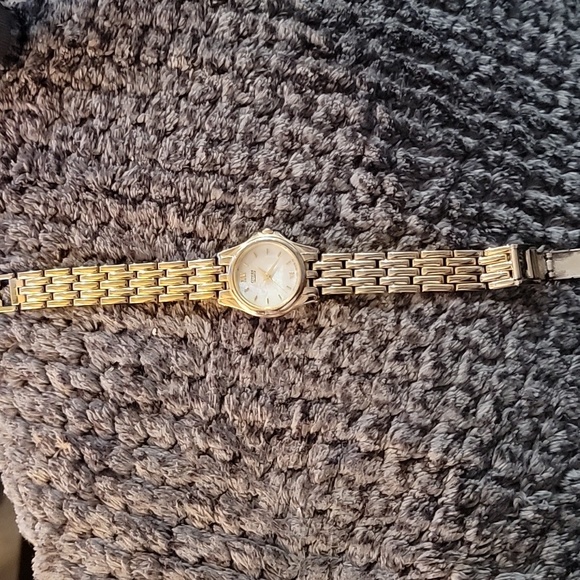 Citizen pearl watch - Picture 2 of 7